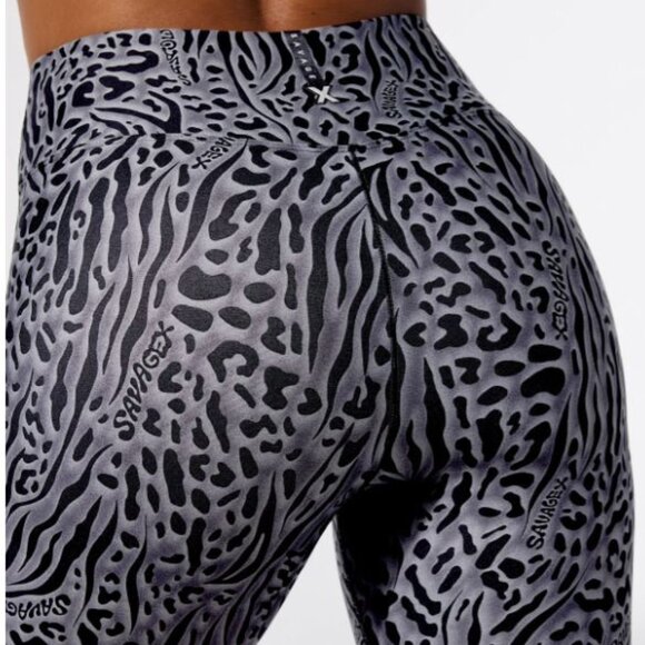 X Fenty Savage Locked & Lifted High-Waist Legging  Size 1x (US 16-18) NWT - Picture 1 of 4